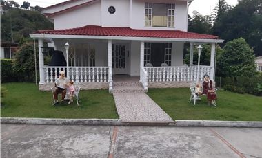 VENDO A PUERTA CERRADA COMPLETA CASA EN FUSAGASUGA 5H 4B 2G