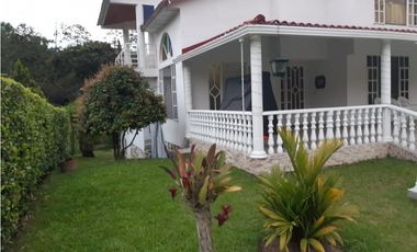 VENDO A PUERTA CERRADA COMPLETA CASA EN FUSAGASUGA 5H 4B 2G