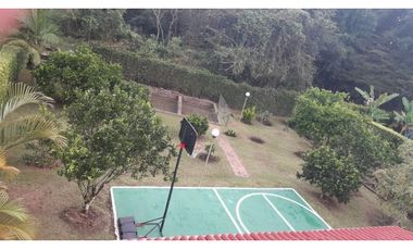 VENDO A PUERTA CERRADA COMPLETA CASA EN FUSAGASUGA 5H 4B 2G