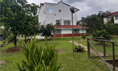 VENDO A PUERTA CERRADA COMPLETA CASA EN FUSAGASUGA 5H 4B 2G