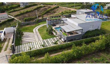 ARRIENDO CASA CAMPESTRE AMOBLADA EN EL AEROPUERTO LEBRIJA COD: 496