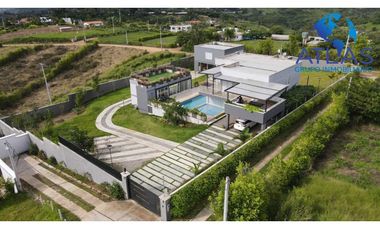 ARRIENDO CASA CAMPESTRE AMOBLADA EN EL AEROPUERTO LEBRIJA COD: 496