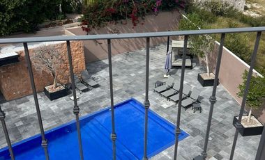 VENTA DE CASA EN SAN MIGUEL DE ALLENDE EN ESQUINA CON ROOF GARDEN