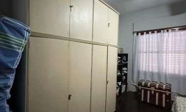 Casa en  venta de 4 ambientes con cochera, patio y parrilla - Wilde