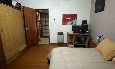 Casa en  venta de 4 ambientes con cochera, patio y parrilla - Wilde