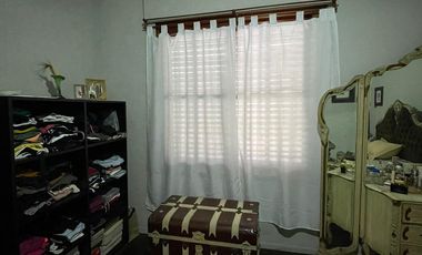 Casa en  venta de 4 ambientes con cochera, patio y parrilla - Wilde