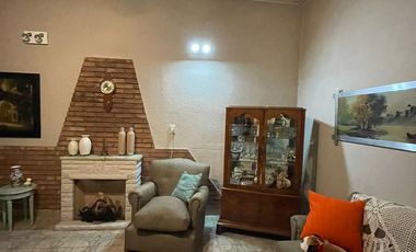 Casa en  venta de 4 ambientes con cochera, patio y parrilla - Wilde