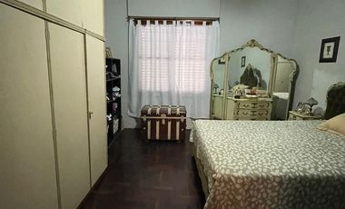 Casa en  venta de 4 ambientes con cochera, patio y parrilla - Wilde