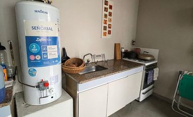 Casa en  venta de 4 ambientes con cochera, patio y parrilla - Wilde