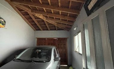 Casa en  venta de 4 ambientes con cochera, patio y parrilla - Wilde