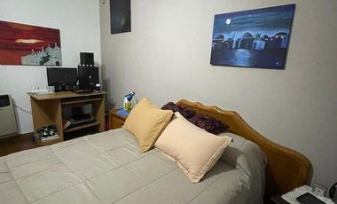 Casa en  venta de 4 ambientes con cochera, patio y parrilla - Wilde