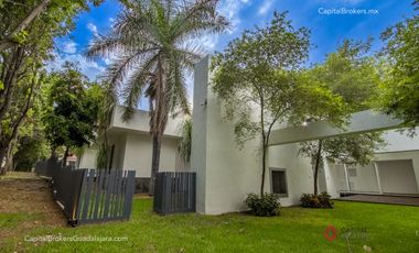 Casa de Lujo en Santa Anita Club de Golf en Venta zona Sur