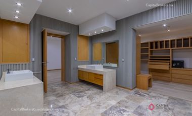 Casa de Lujo en Santa Anita Club de Golf en Venta zona Sur