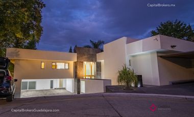Casa de Lujo en Santa Anita Club de Golf en Venta zona Sur