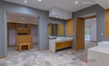 Casa de Lujo en Santa Anita Club de Golf en Venta zona Sur