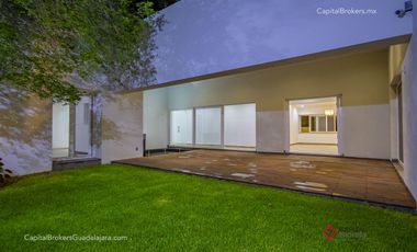 Casa de Lujo en Santa Anita Club de Golf en Venta zona Sur