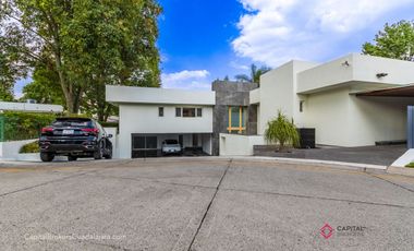 Casa de Lujo en Santa Anita Club de Golf en Venta zona Sur