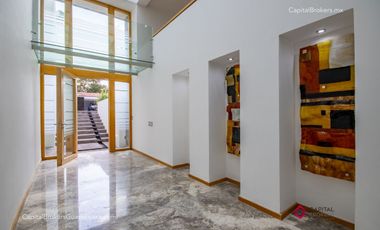 Casa de Lujo en Santa Anita Club de Golf en Venta zona Sur