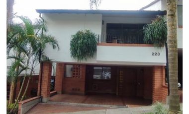 Casa en Alquiler Envigado sector Cumbres
