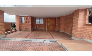 Casa en Alquiler Envigado sector Cumbres