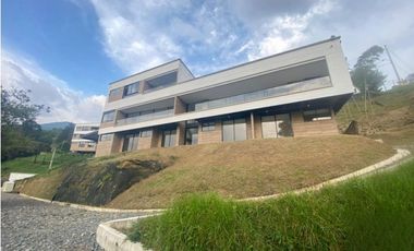 Casa en Arriendo Envigado sector Loma del Atravesado