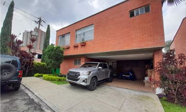 Casa Duplex en Arriendo Envigado Sector Loma los Benedictinos