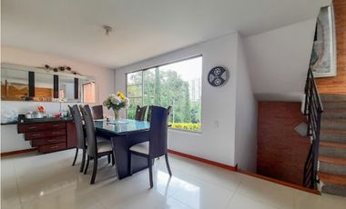 Casa Duplex en Arriendo Envigado Sector Loma los Benedictinos