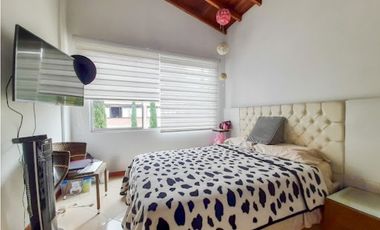 Casa Duplex en Arriendo Envigado Sector Loma los Benedictinos