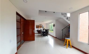 Casa Duplex en Arriendo Envigado Sector Loma los Benedictinos