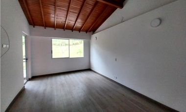 Casa en Arriendo en Envigado Sector Colina Campestre