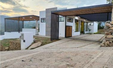 Venta de casa campestre de 1108 M2 en 890 mill en La Mesa Cund
