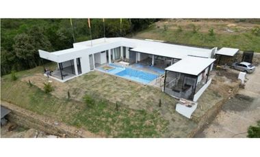 Venta de casa campestre de 1108 M2 en 890 mill en La Mesa Cund