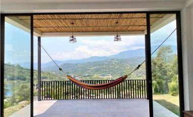 Venta de casa campestre de 1108 M2 en 890 mill en La Mesa Cund