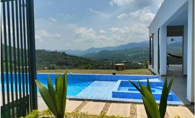 Venta de casa campestre de 1108 M2 en 890 mill en La Mesa Cund