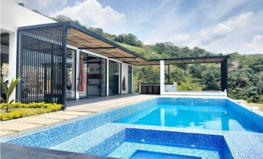 Venta de casa campestre de 1108 M2 en 890 mill en La Mesa Cund