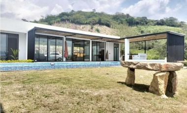 Venta de casa campestre de 1108 M2 en 890 mill en La Mesa Cund