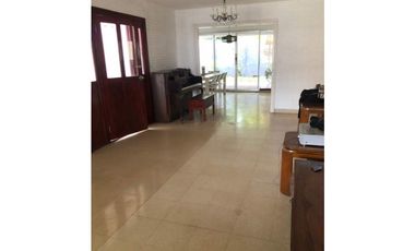 SE VENDE AMPLIA CASA EN SAN ANTONIO