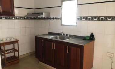 SE VENDE AMPLIA CASA EN SAN ANTONIO