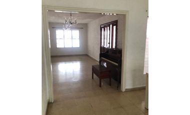 SE VENDE AMPLIA CASA EN SAN ANTONIO