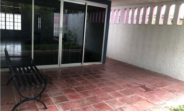 SE VENDE AMPLIA CASA EN SAN ANTONIO