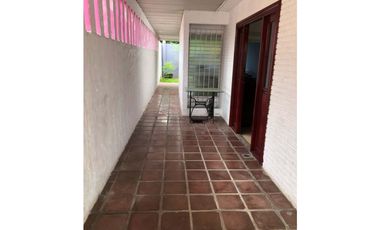 SE VENDE AMPLIA CASA EN SAN ANTONIO