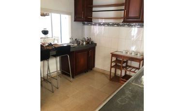 SE VENDE AMPLIA CASA EN SAN ANTONIO