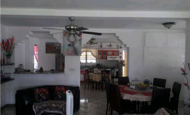 VENTA DE CASA EN CHAME, FRENTE A LA PANAMERICANA, IDEAL PARA NEGOCIO