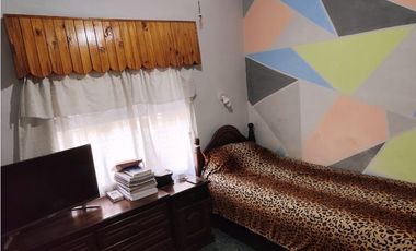 CASA CON DEPTO CALLE AMBROSETTI