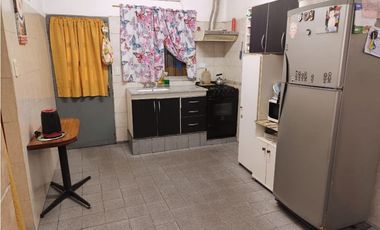 CASA CON DEPTO CALLE AMBROSETTI