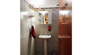 CASA CON DEPTO CALLE AMBROSETTI