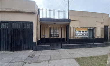 CASA CON DEPTO CALLE AMBROSETTI