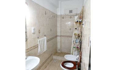 CASA CON DEPTO CALLE AMBROSETTI