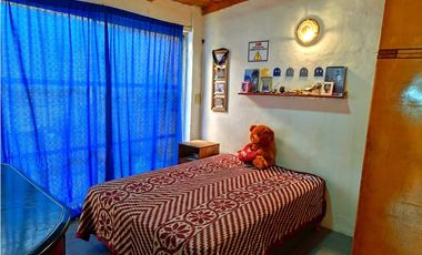 CASA CON DEPTO CALLE AMBROSETTI