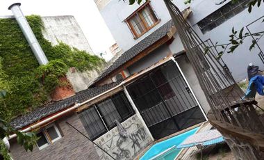 Casa con Departamento en venta en Quilmes Este
